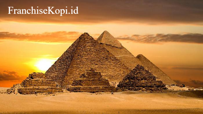 Pesona Budaya Agung Piramida Giza